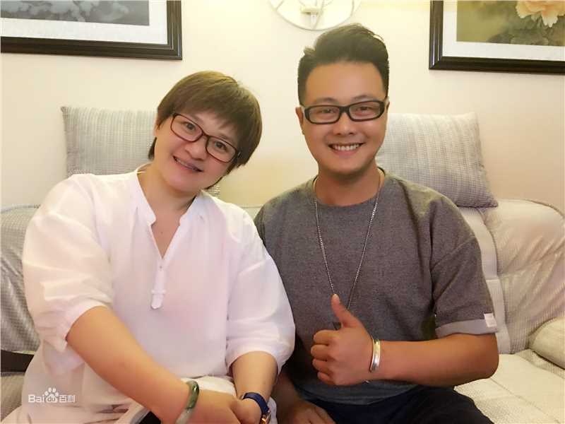 刘彪(无)与圈内好友性感图片图集