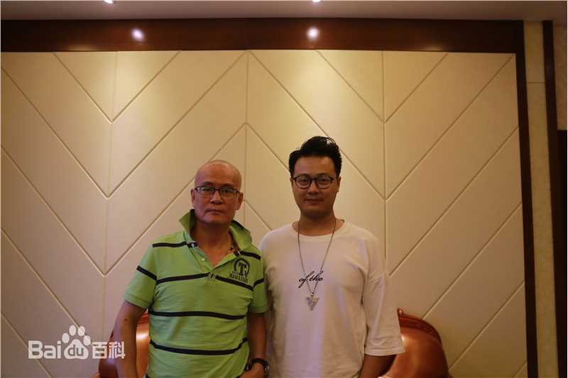 刘彪(无)与圈内好友性感图片图集