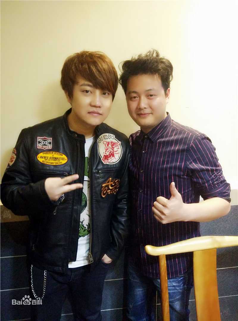 刘彪(无)与圈内好友性感图片图集