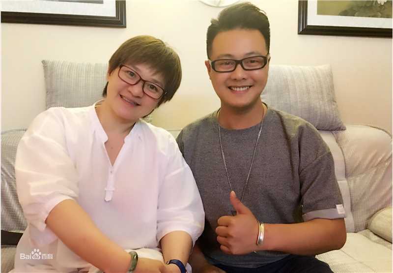 刘彪(无)与圈内好友性感图片图集