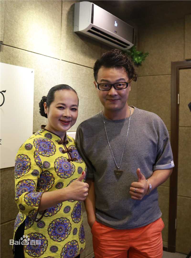 刘彪(无)与圈内好友性感图片图集