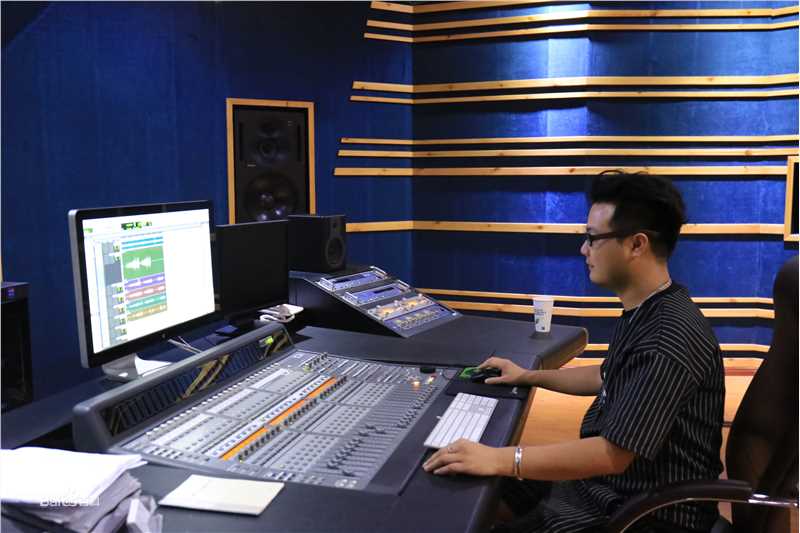 刘彪(无)音乐创作及制作状态前后照片