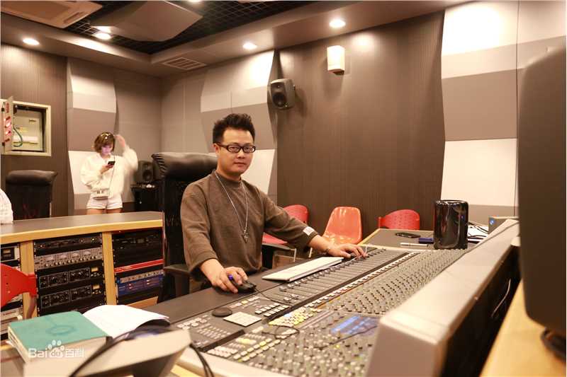 刘彪(无)音乐创作及制作状态前后照片