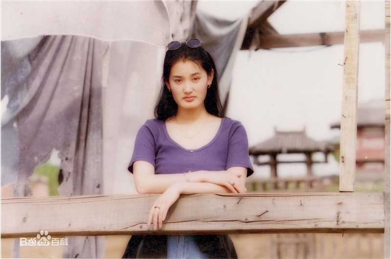 诺明骅日演员素颜照壁纸