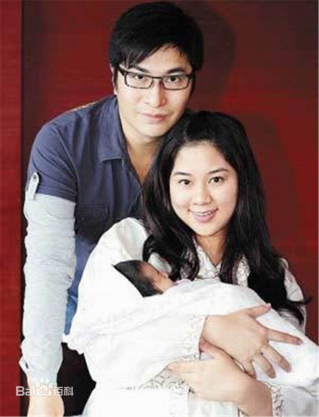 徐子淇(Cathy Tsui)李家诚夫妇合影前后照片