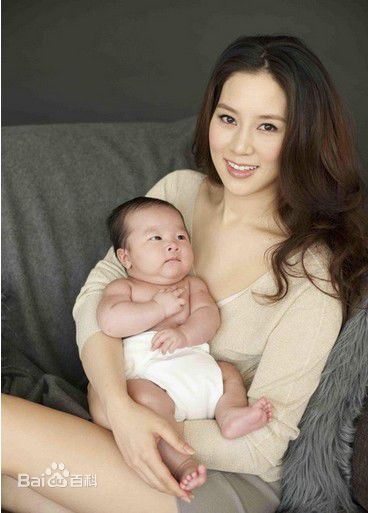 徐子淇(Cathy Tsui)李家诚夫妇合影前后照片