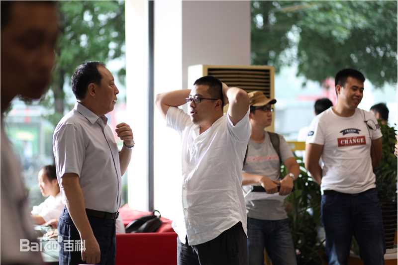 耿明吉图片生活照