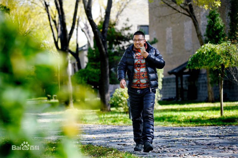 耿明吉图片生活照