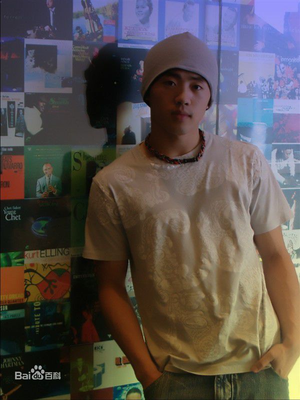 曹帅生活照性感图片壁纸