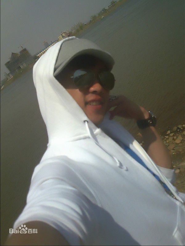 曹帅生活照性感图片壁纸