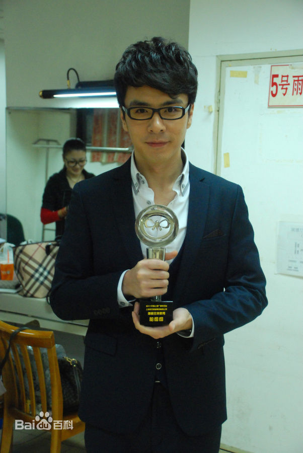 柏栩栩获得G播音主持新秀奖性感图片图集