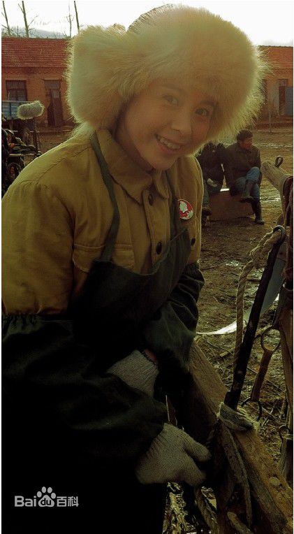 杨若兮2011年《像兄妹一样手拉手》剧照