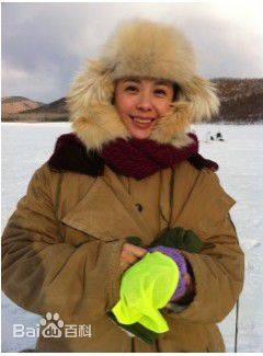 杨若兮2011年《像兄妹一样手拉手》剧照