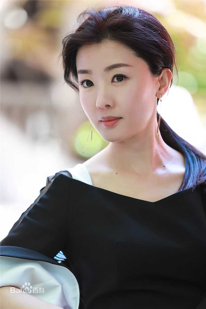 贾雨萌街拍性感图片图集