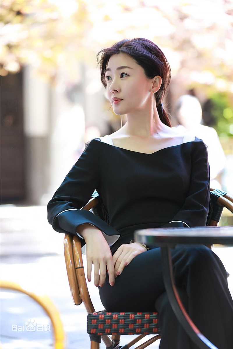 贾雨萌街拍性感图片图集