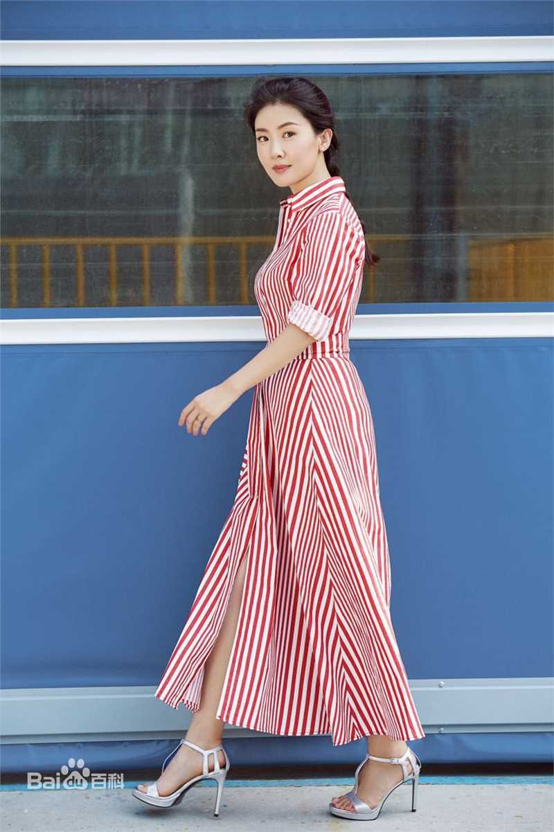 贾雨萌街拍性感图片图集