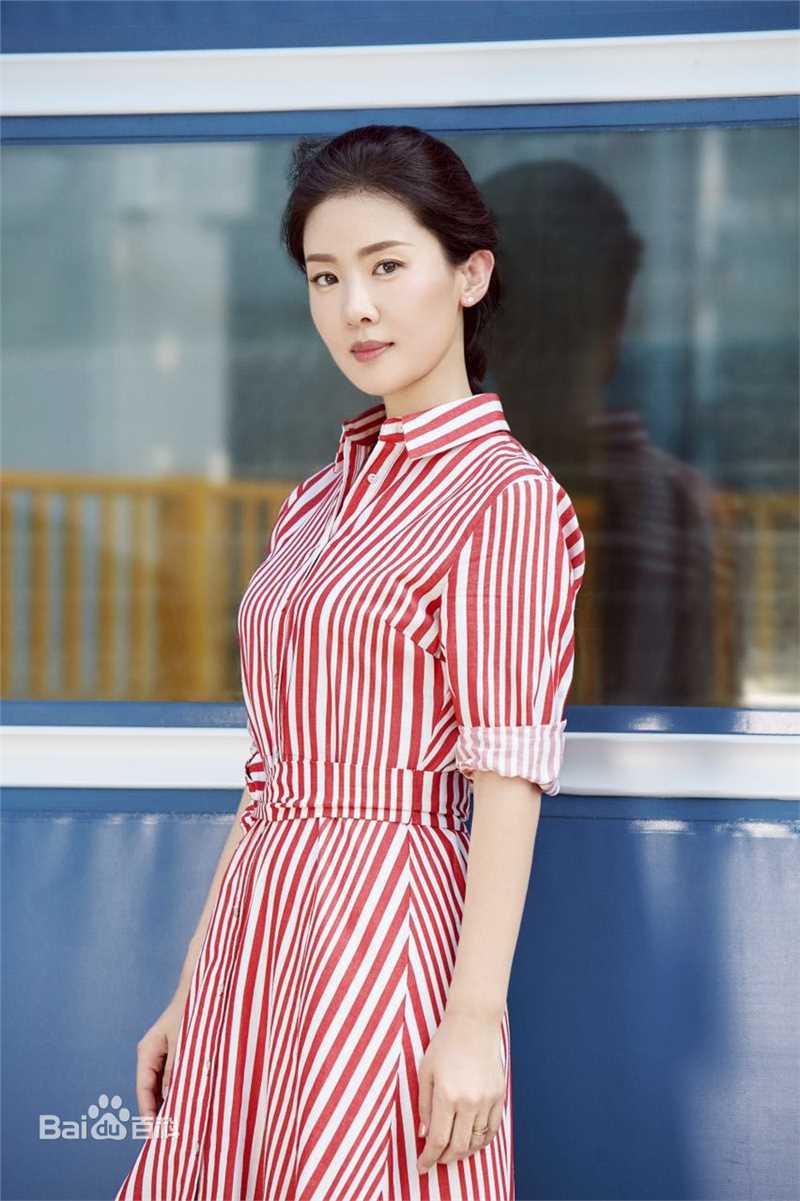 贾雨萌街拍性感图片图集