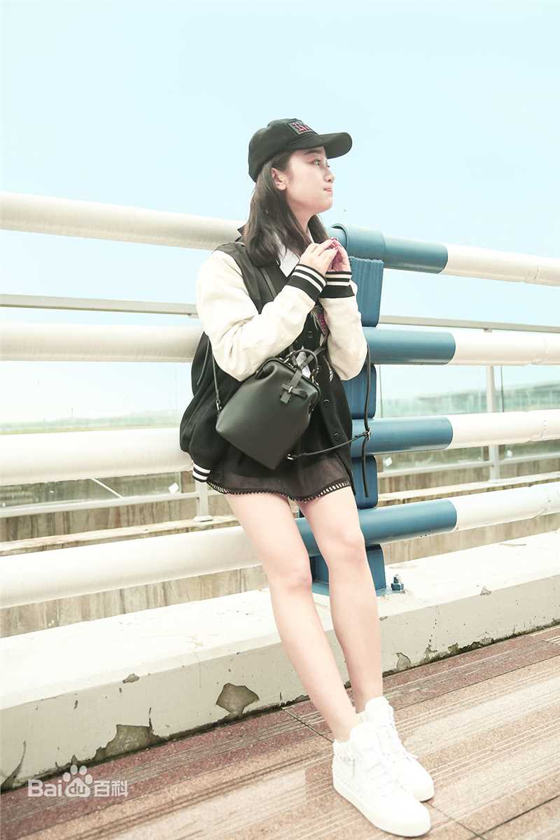 语桐机场街拍生活照