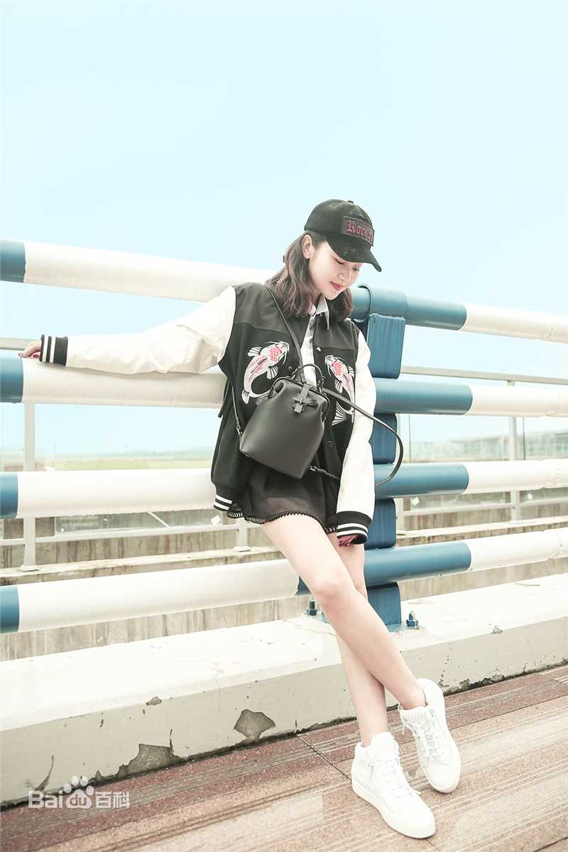 语桐机场街拍生活照