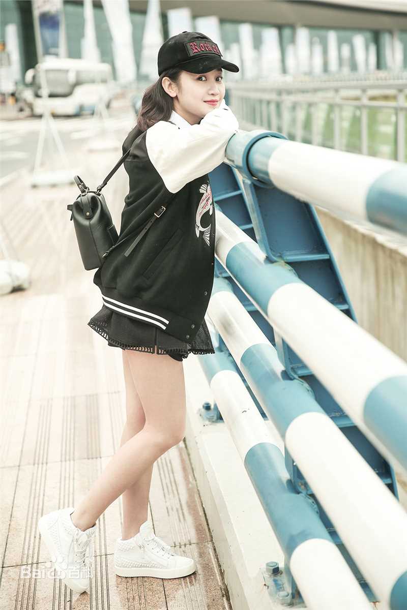 语桐机场街拍生活照