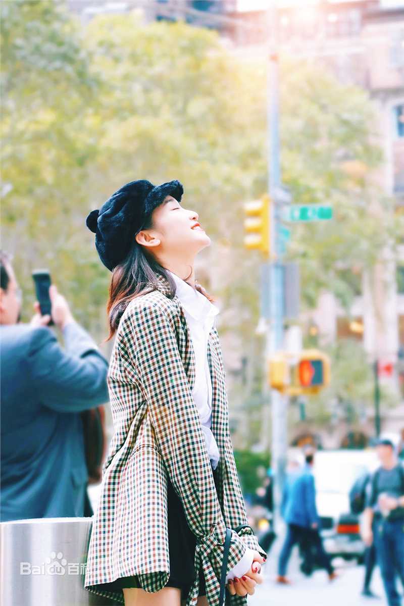 语桐纽约街拍生活照