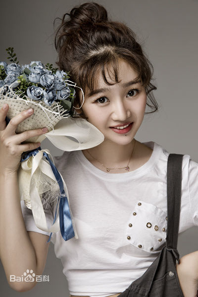 最新语桐性感图片