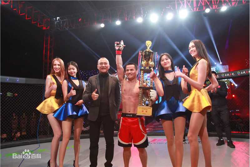 黄超(HuangChao)代表中国队获得冠军前后照片