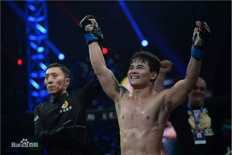 黄超(HuangChao)代表中国队获得冠军前后照片