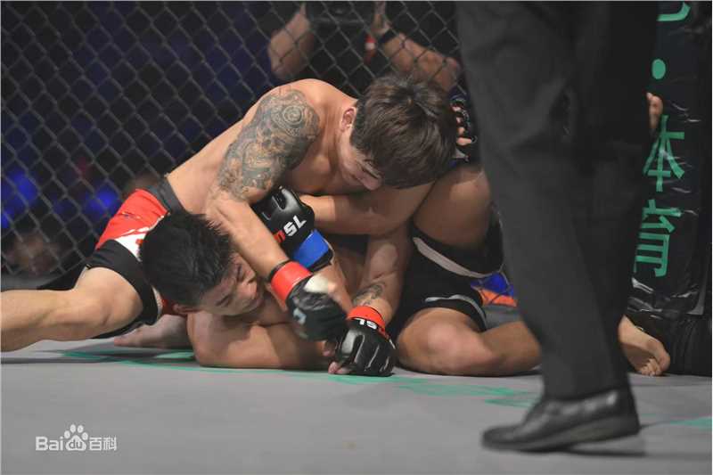 黄超(HuangChao)代表中国队获得冠军前后照片