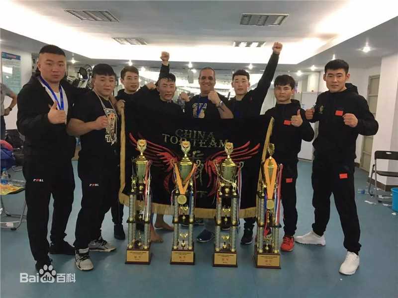 黄超(HuangChao)代表中国队获得冠军前后照片