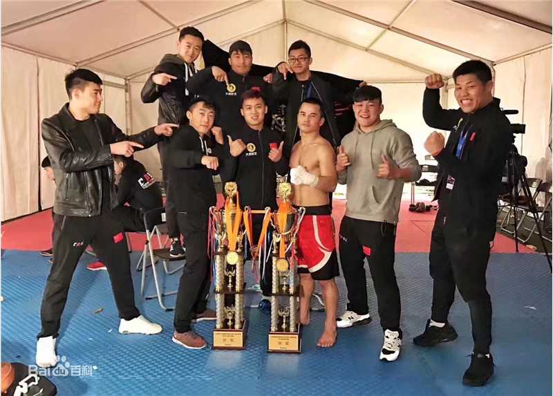 黄超(HuangChao)代表中国队获得冠军前后照片