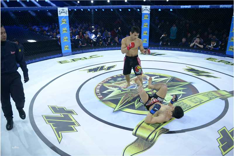 黄超(HuangChao)代表中国队获得冠军前后照片