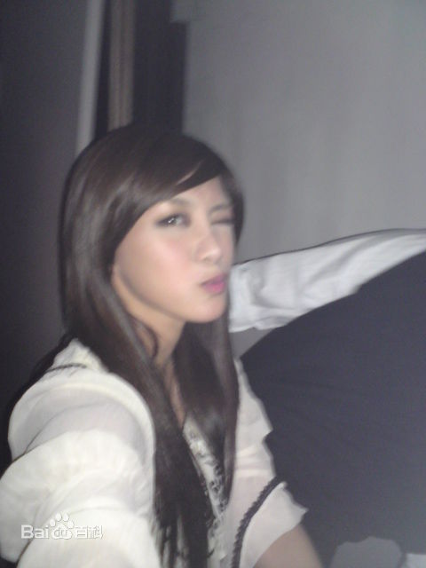 王思平(Jenna Wang)鏉效织鍐欑湡素颜照壁纸