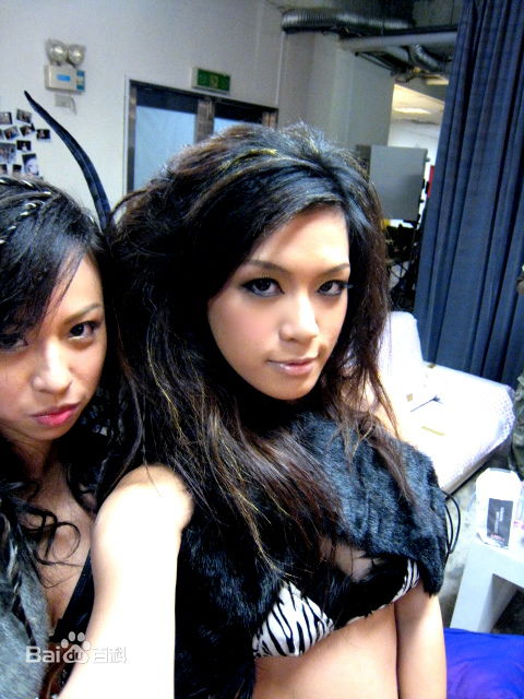 王思平(Jenna Wang)鐢熸椿镊媿前后照片