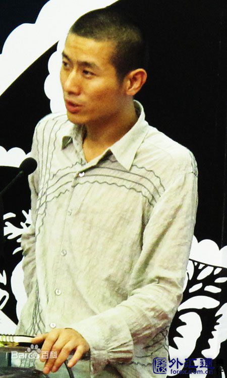 周智勇编剧素颜照相册