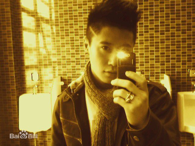 孙立洋个人生活照素颜照相册