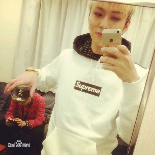 龙俊亨(，Yong Jun Hyung)的Ins图册