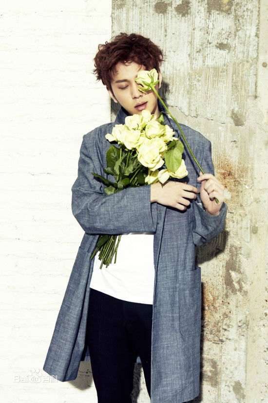 龙俊亨(，Yong Jun Hyung)画报作品性感图片壁纸