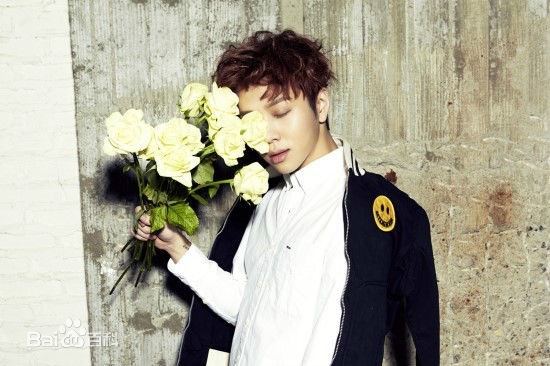 龙俊亨(，Yong Jun Hyung)画报作品性感图片壁纸