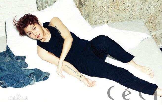 龙俊亨(，Yong Jun Hyung)画报作品性感图片壁纸