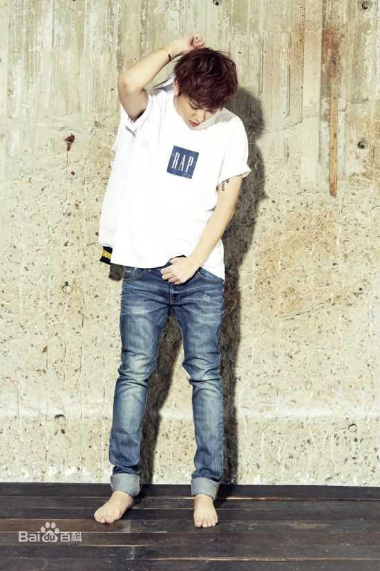 龙俊亨(，Yong Jun Hyung)画报作品性感图片壁纸