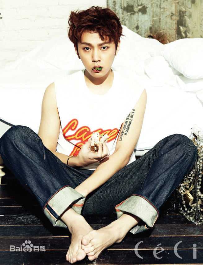 龙俊亨(，Yong Jun Hyung)画报作品性感图片壁纸