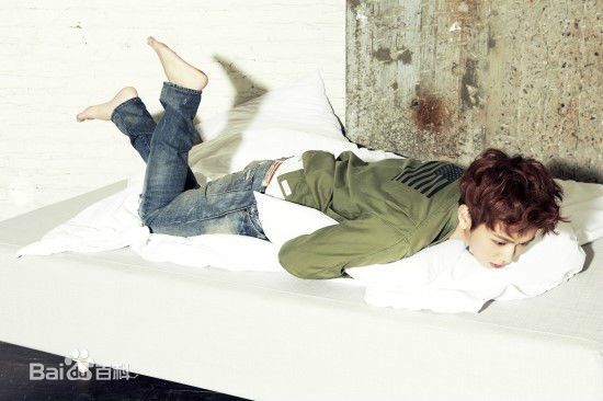 龙俊亨(，Yong Jun Hyung)画报作品性感图片壁纸