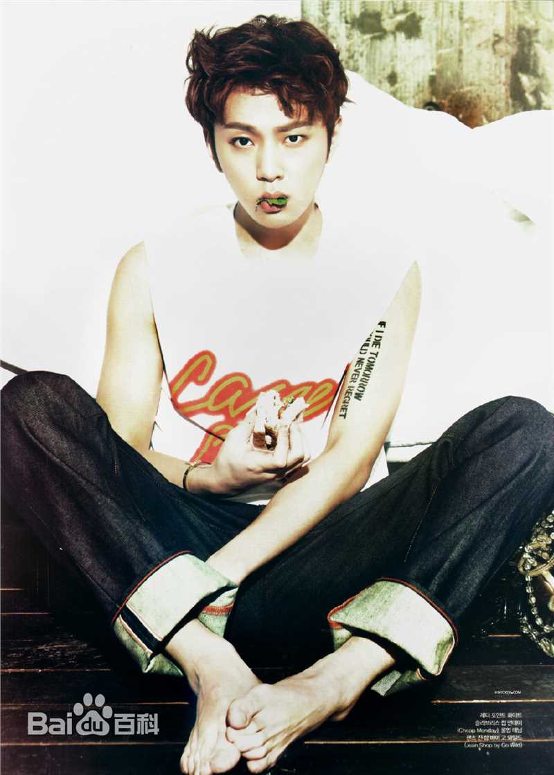 龙俊亨(，Yong Jun Hyung)画报作品性感图片壁纸