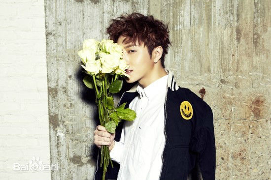 龙俊亨(，Yong Jun Hyung)画报作品性感图片壁纸