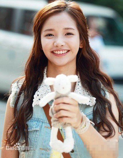 夏沇秀（正确汉字名）(，Ha Yeon Soo)夏沇秀生活照相册