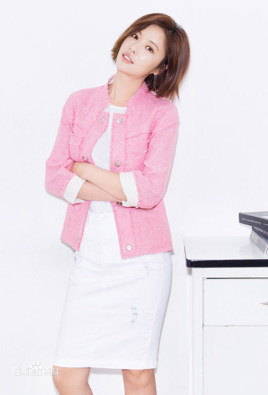 黄正音(Hwang Jung Eum)代言素颜照壁纸