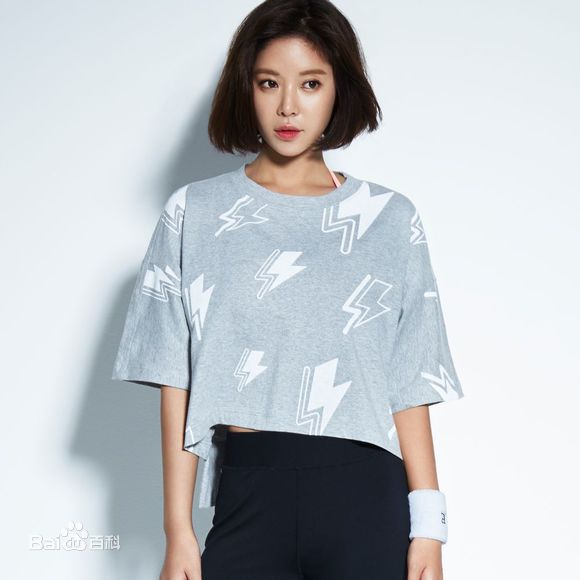 黄正音(Hwang Jung Eum)代言素颜照壁纸