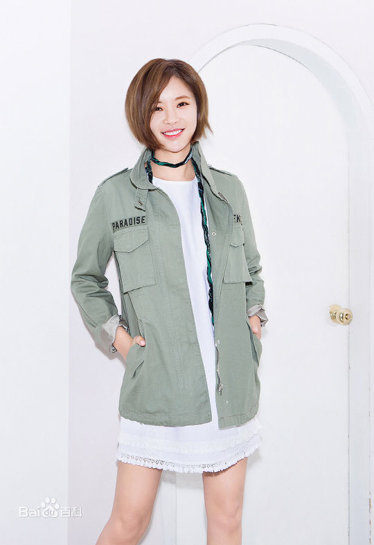 黄正音(Hwang Jung Eum)代言素颜照壁纸