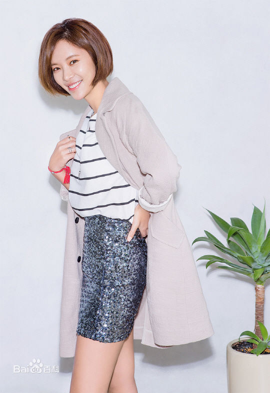 黄正音(Hwang Jung Eum)代言素颜照壁纸